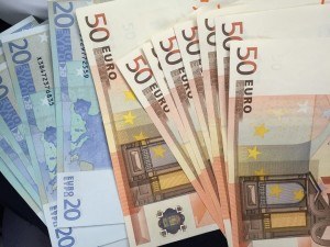 Lainaa 5000 euroa tarjoaa vakuudettomasti rahaa tilille